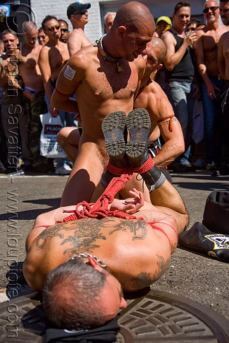 Tony Buff Performing Rope Bondage - Derek Da Silva - Dore Alley Fair (San  Francisco)